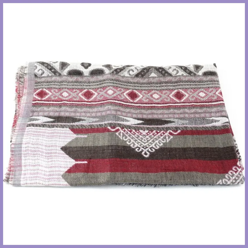 Geometrikus mintás hosszú sál, pamut és viszkóz anyagból, burgundivörös színben lupusbag-hu 2