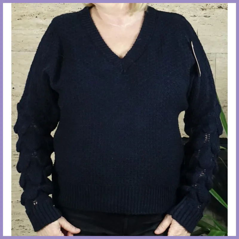 Női kötött pulóver, karja halpikkely mintás, sötétkék lupusbag-hu 1