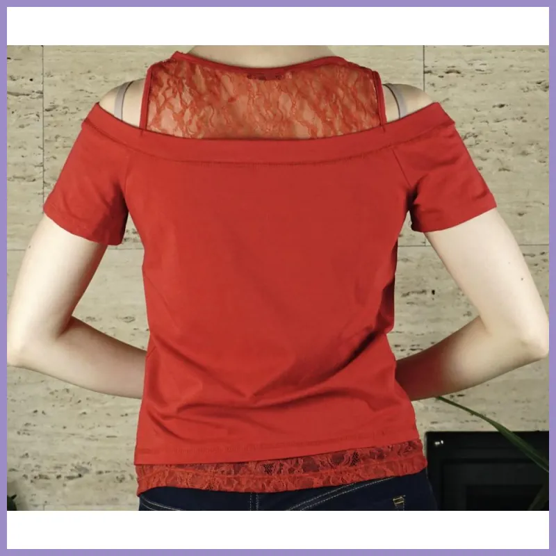 Női póló, vállánál kivágott, csipkés, piros lupusbag-hu 3