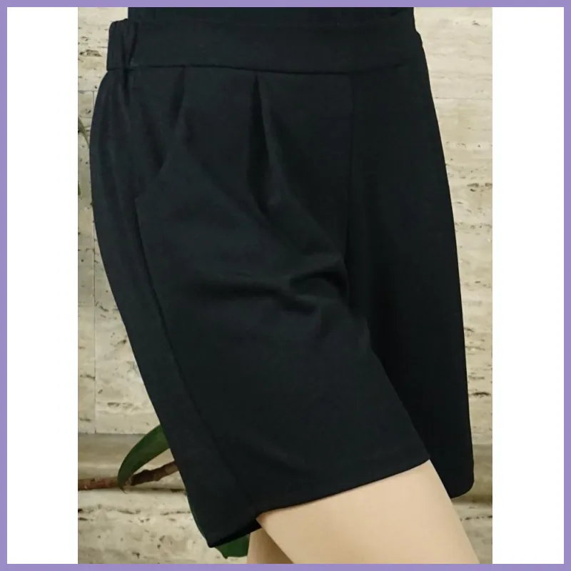 Női rövidnadrág elején zsebekkel, fekete lupusbag-hu 2