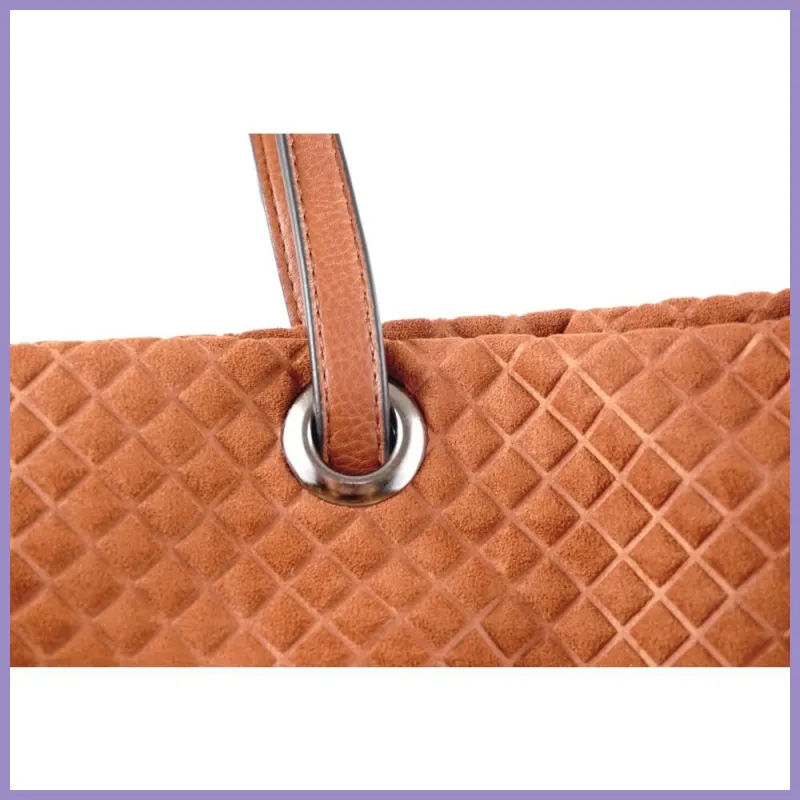 Női shopper válltáska nyomott négyzet mintával, velúr, világosbarna lupusbag-hu 3