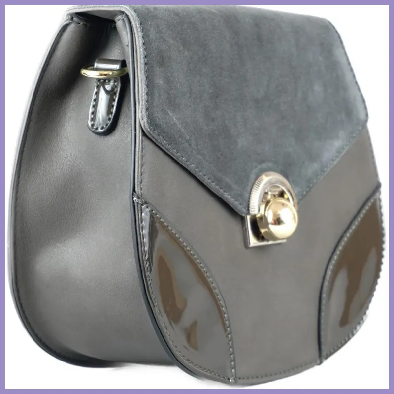 Silvia Rosa elegáns női keresztpántos elején nagy csattal, műbőr, szürke lupusbag-hu 2