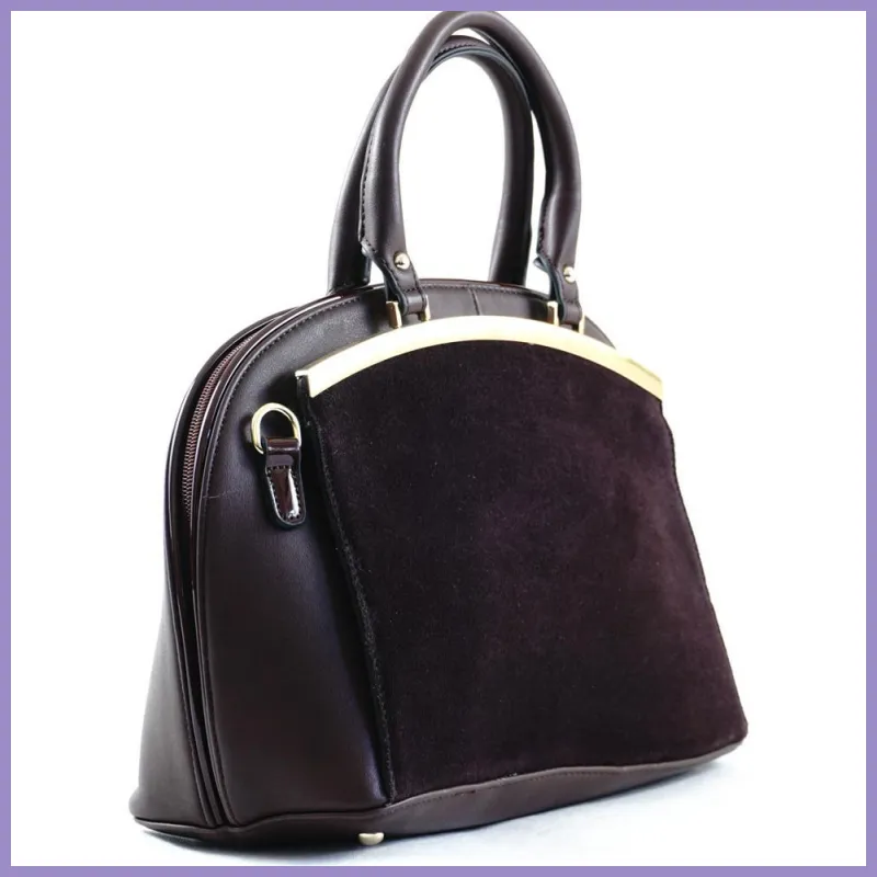 Silvia Rosa elegáns női kézitáska elején arany színű fém díszítéssel, rostbőr, barna lupusbag-hu 2