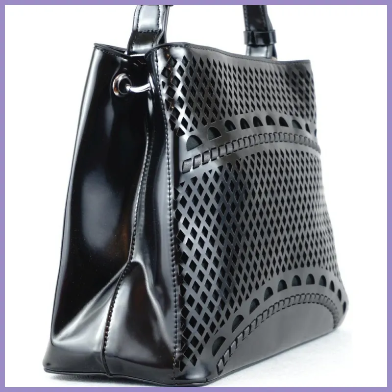 Silvia Rosa női kézitáska lézervágott mintával, műbőr, fekete lupusbag-hu 3