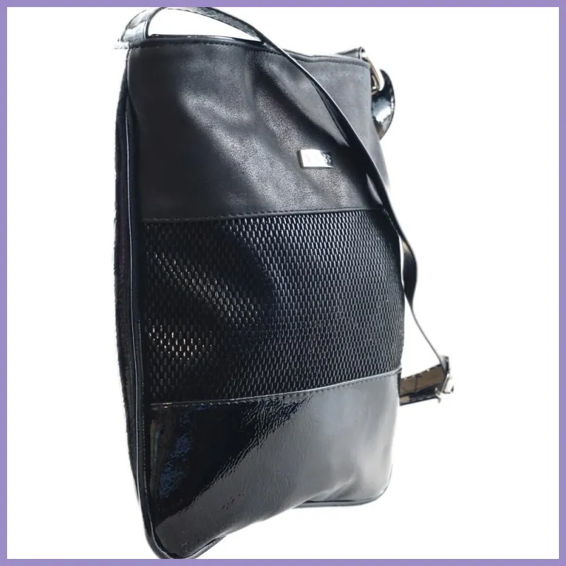 VIA55 női keresztpántos táska 3 sávval, rostbőr, matt fekete2 lupusbag-hu 2