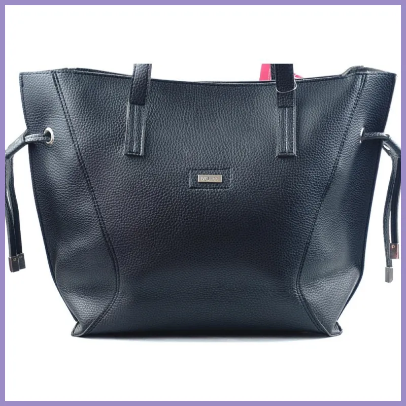 VIA55 női válltáska oldalt összehúzható, rostbőr, fekete lupusbag-hu 2